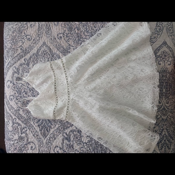 White lace dress - Picture 1 of 4